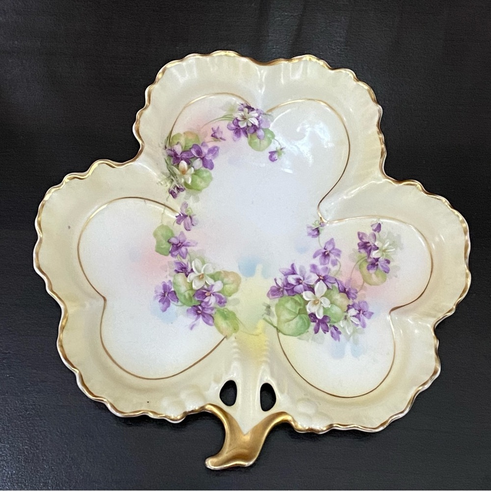 Vintage ROYAL RUDOLSTADT Prussia Hand-painted Clover leaf shaped Dish